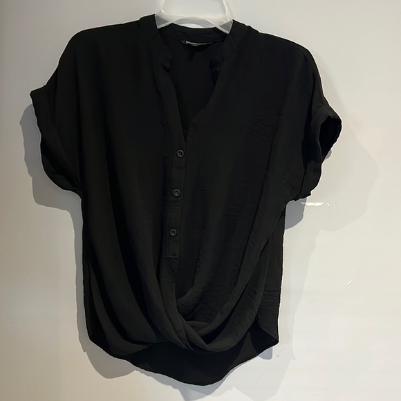 George black T-shirt. US 4 - Picture 3 of 6